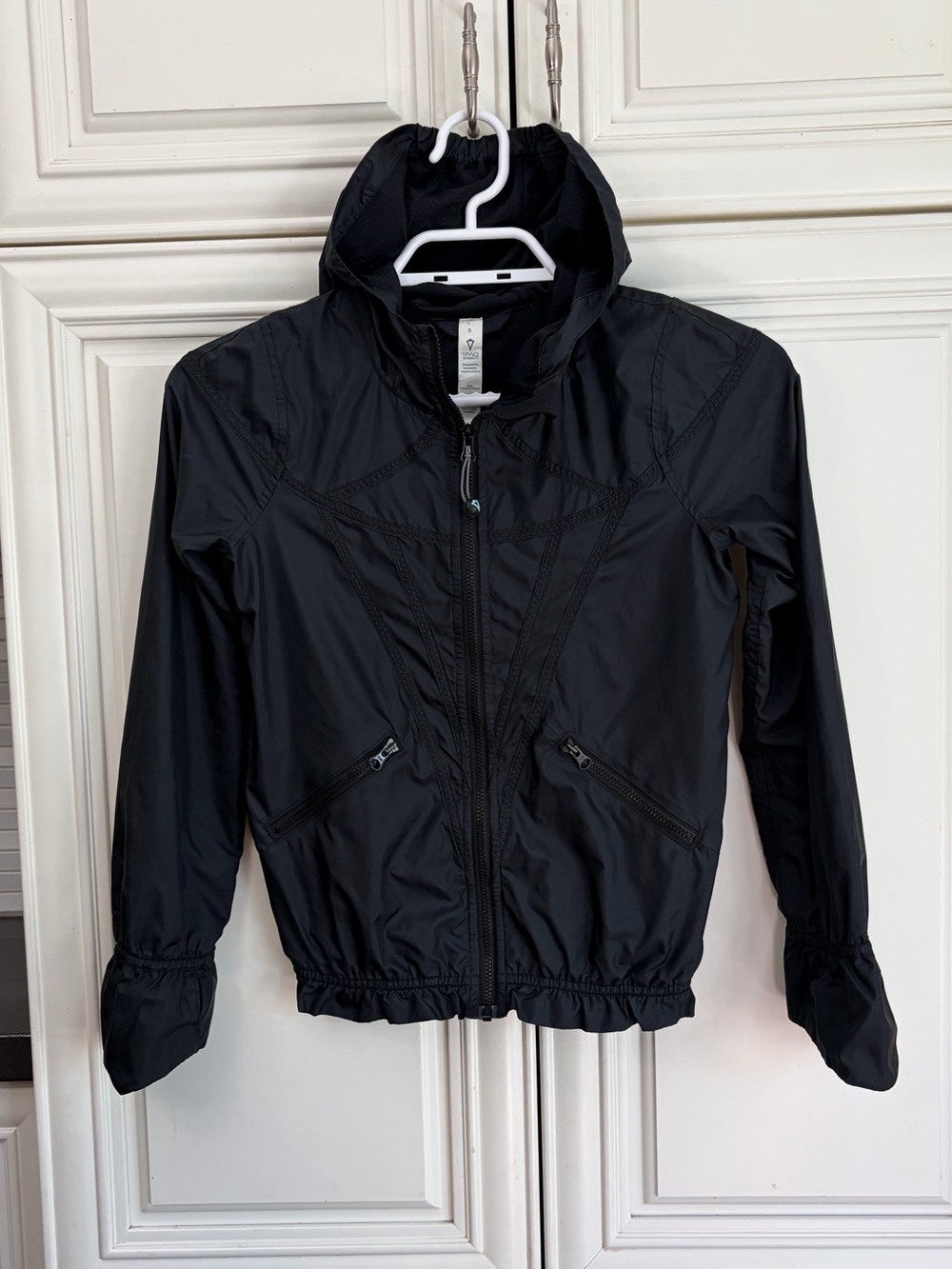 SIZE 6 - Ivivva by Lululemon girl’s lined hooded windbreaker jacket